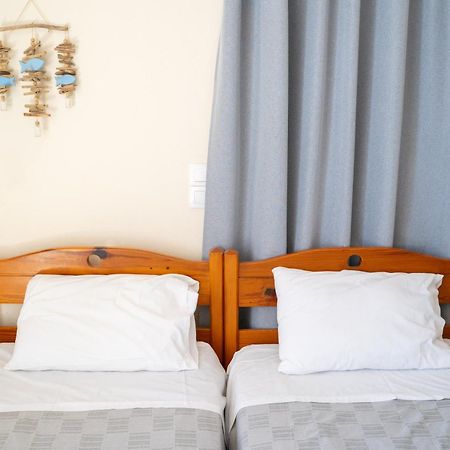 Nefeli Rooms Agia Marina エクステリア 写真