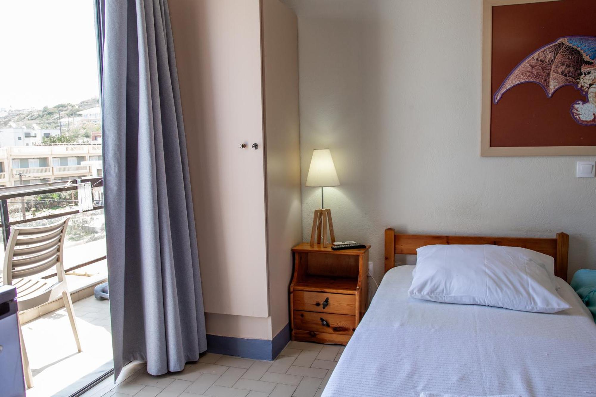 Nefeli Rooms Agia Marina エクステリア 写真