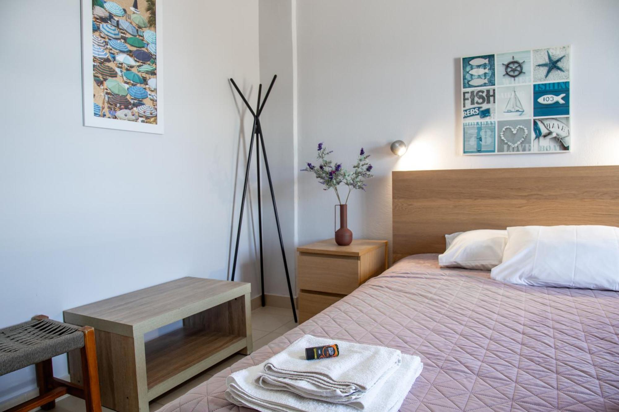 Nefeli Rooms Agia Marina エクステリア 写真