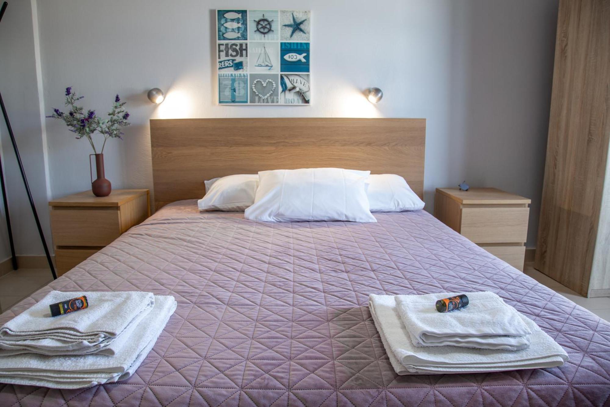 Nefeli Rooms Agia Marina エクステリア 写真