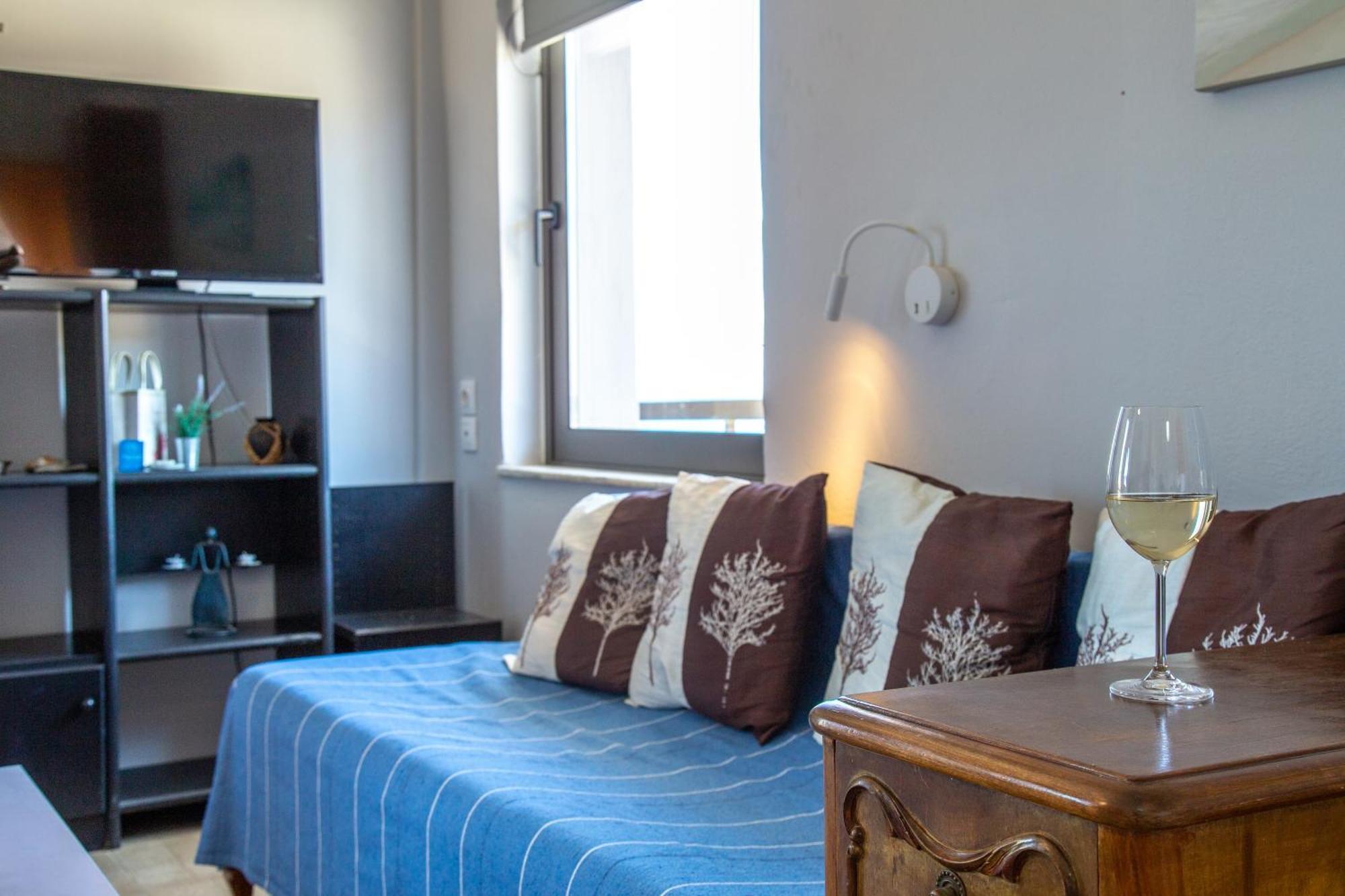 Nefeli Rooms Agia Marina エクステリア 写真