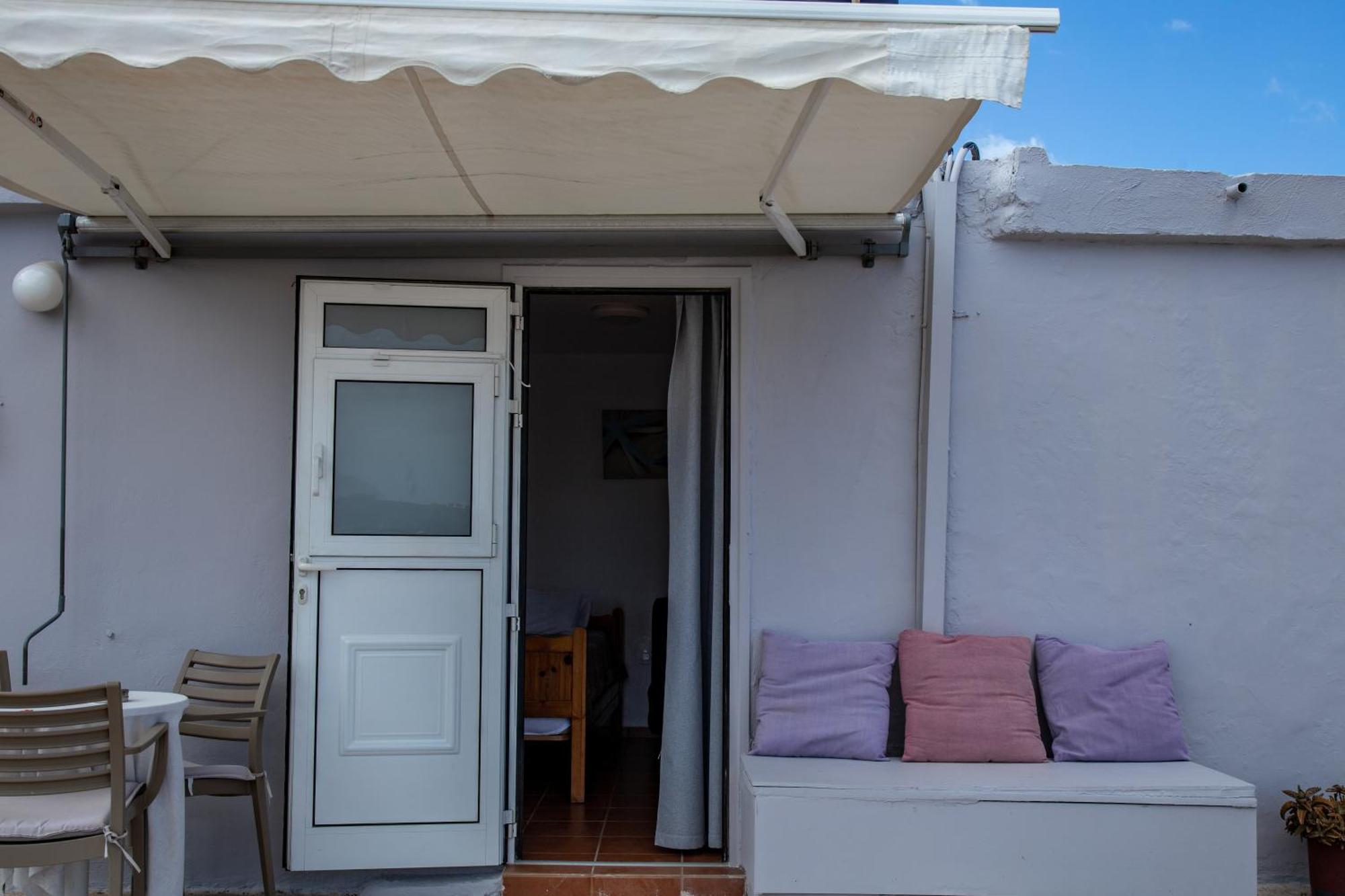 Nefeli Rooms Agia Marina エクステリア 写真