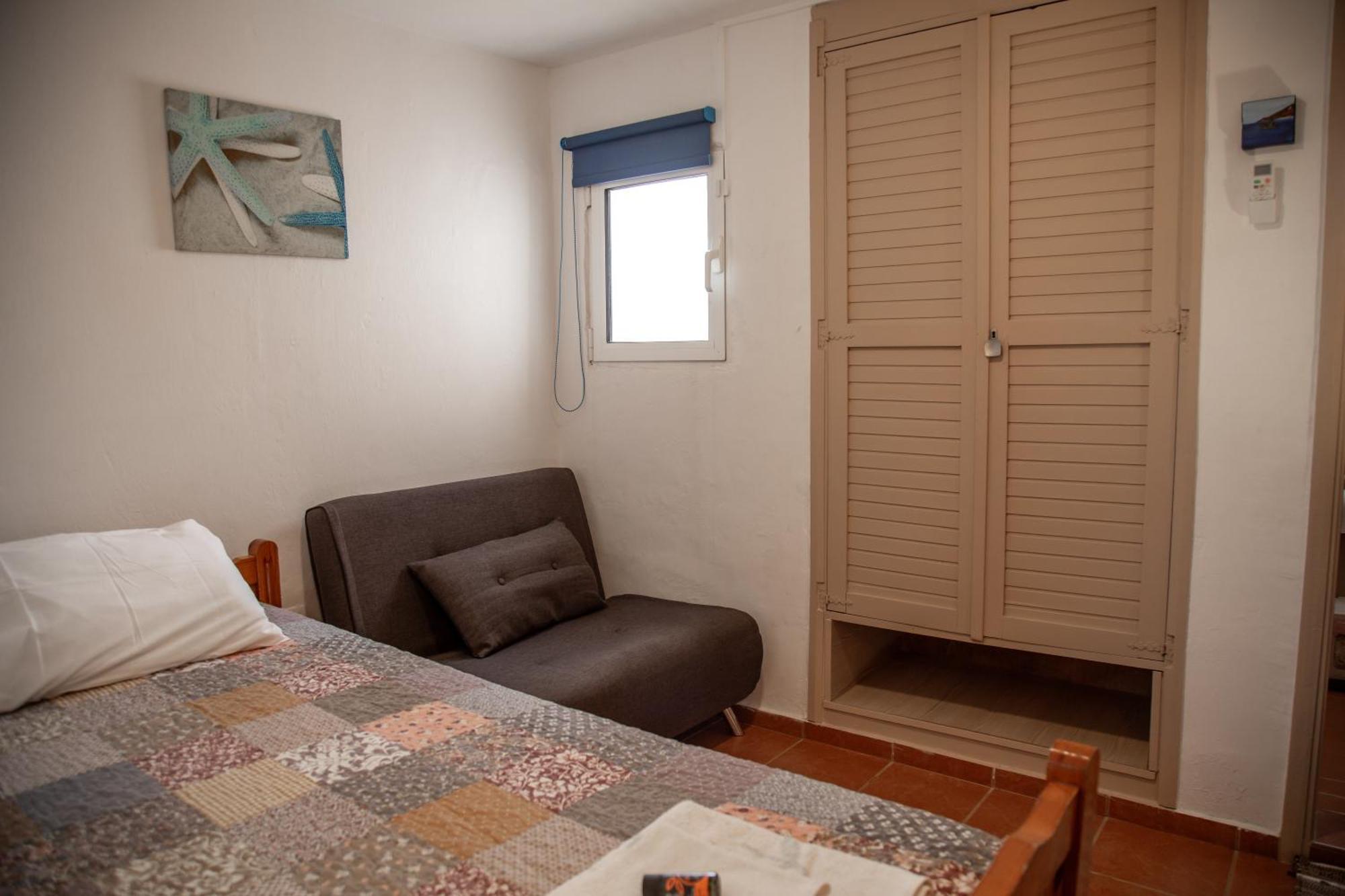 Nefeli Rooms Agia Marina エクステリア 写真