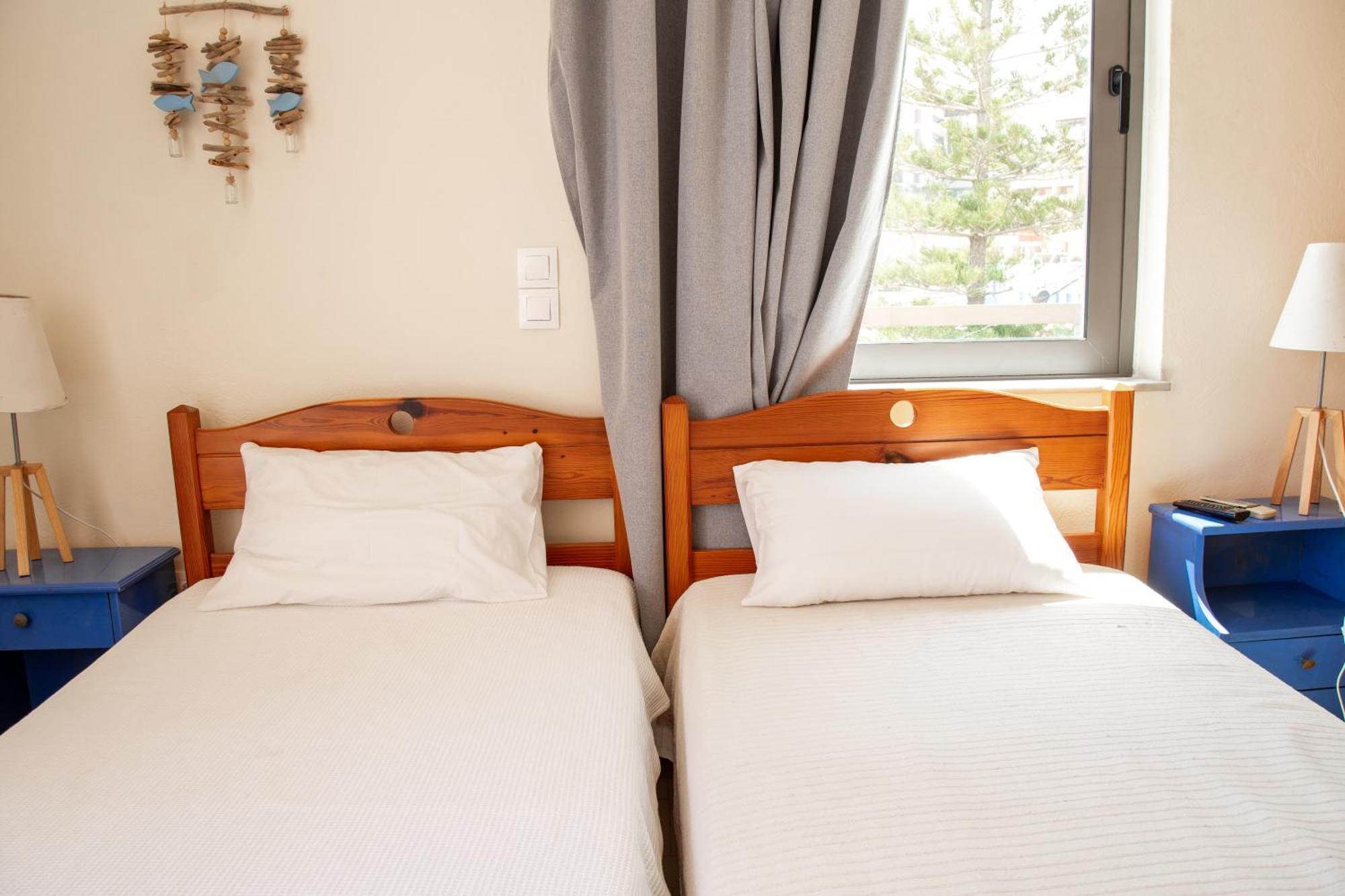 Nefeli Rooms Agia Marina エクステリア 写真