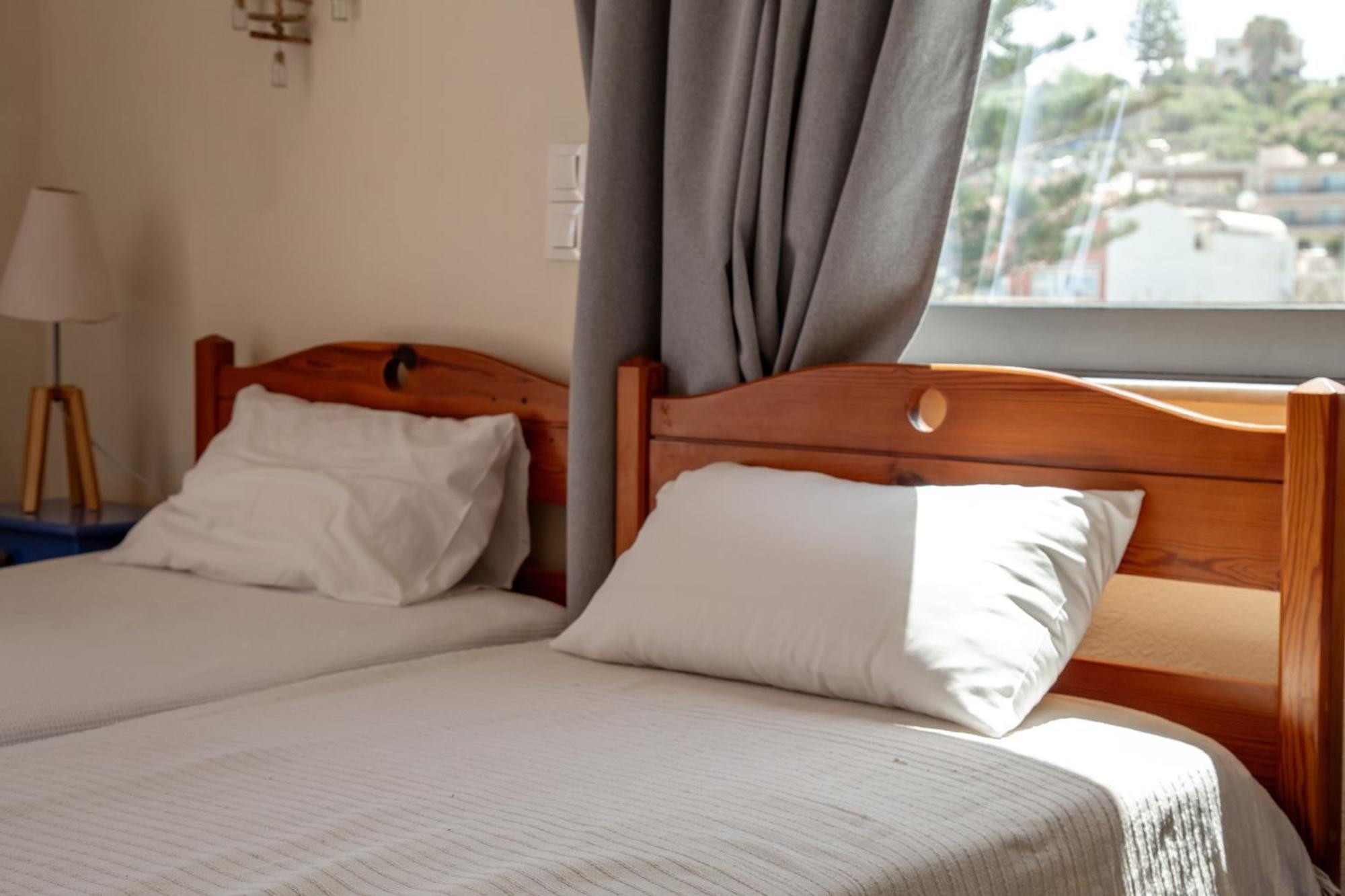 Nefeli Rooms Agia Marina エクステリア 写真
