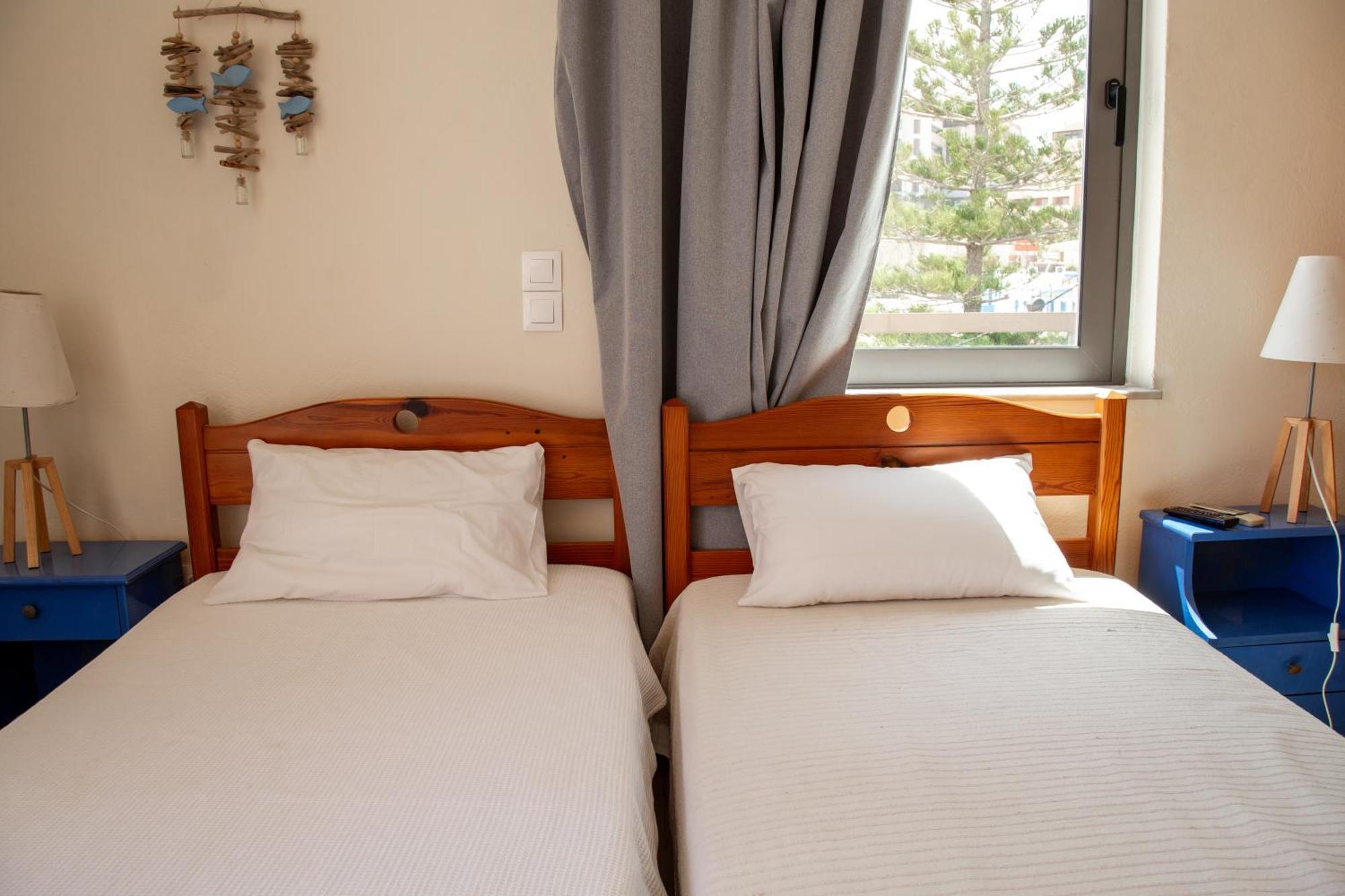 Nefeli Rooms Agia Marina エクステリア 写真