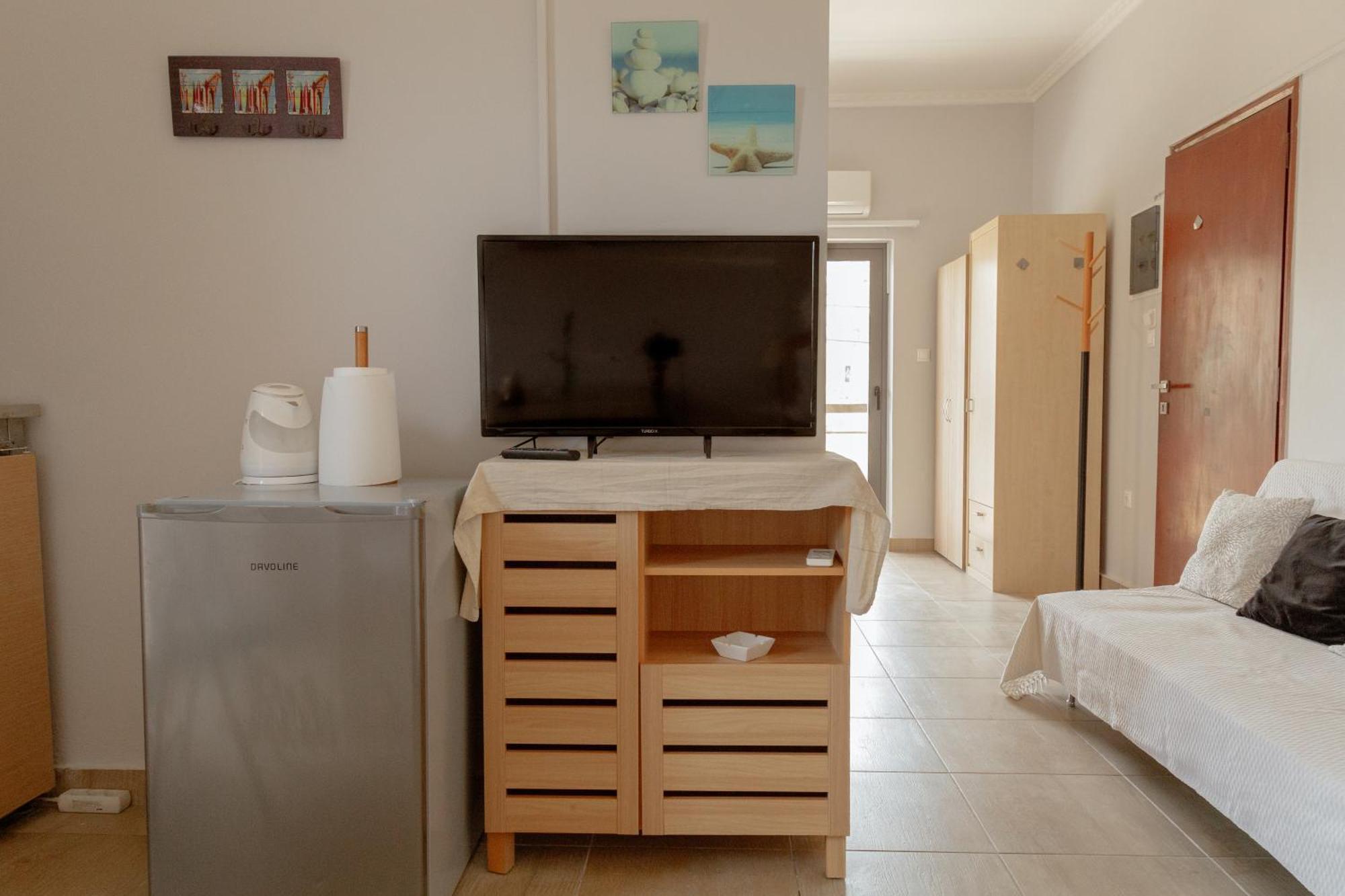 Nefeli Rooms Agia Marina エクステリア 写真
