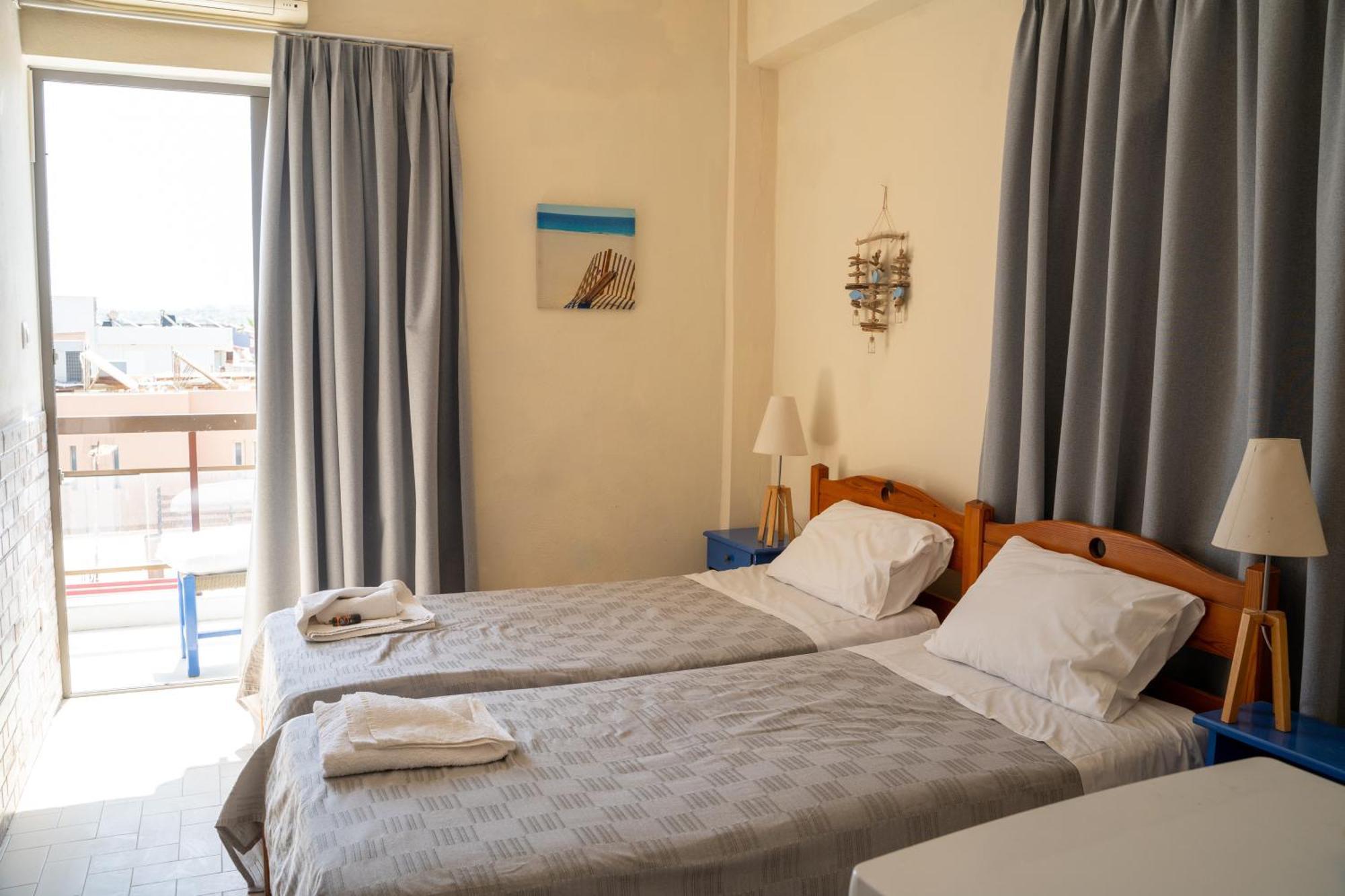 Nefeli Rooms Agia Marina エクステリア 写真