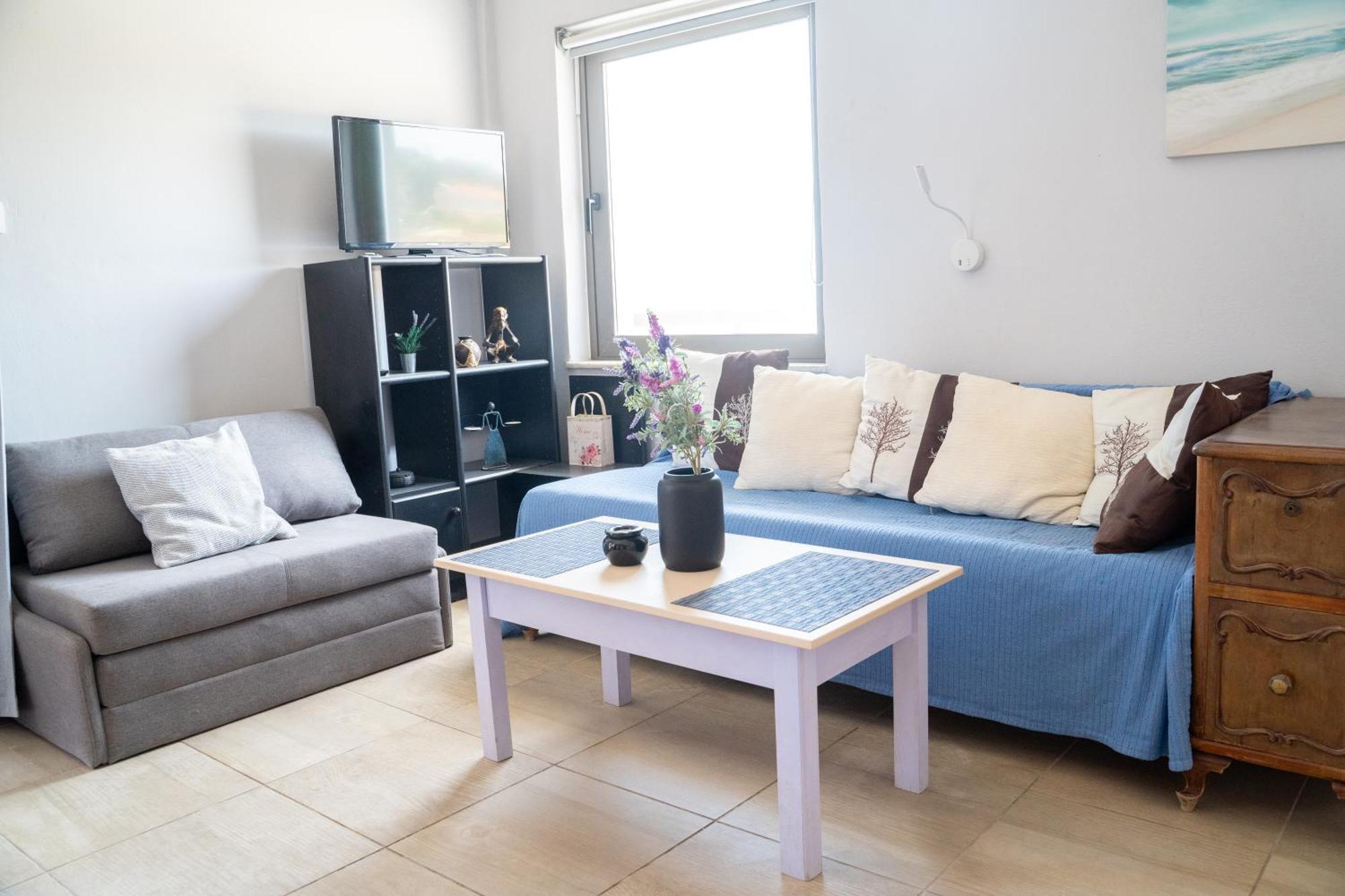Nefeli Rooms Agia Marina エクステリア 写真