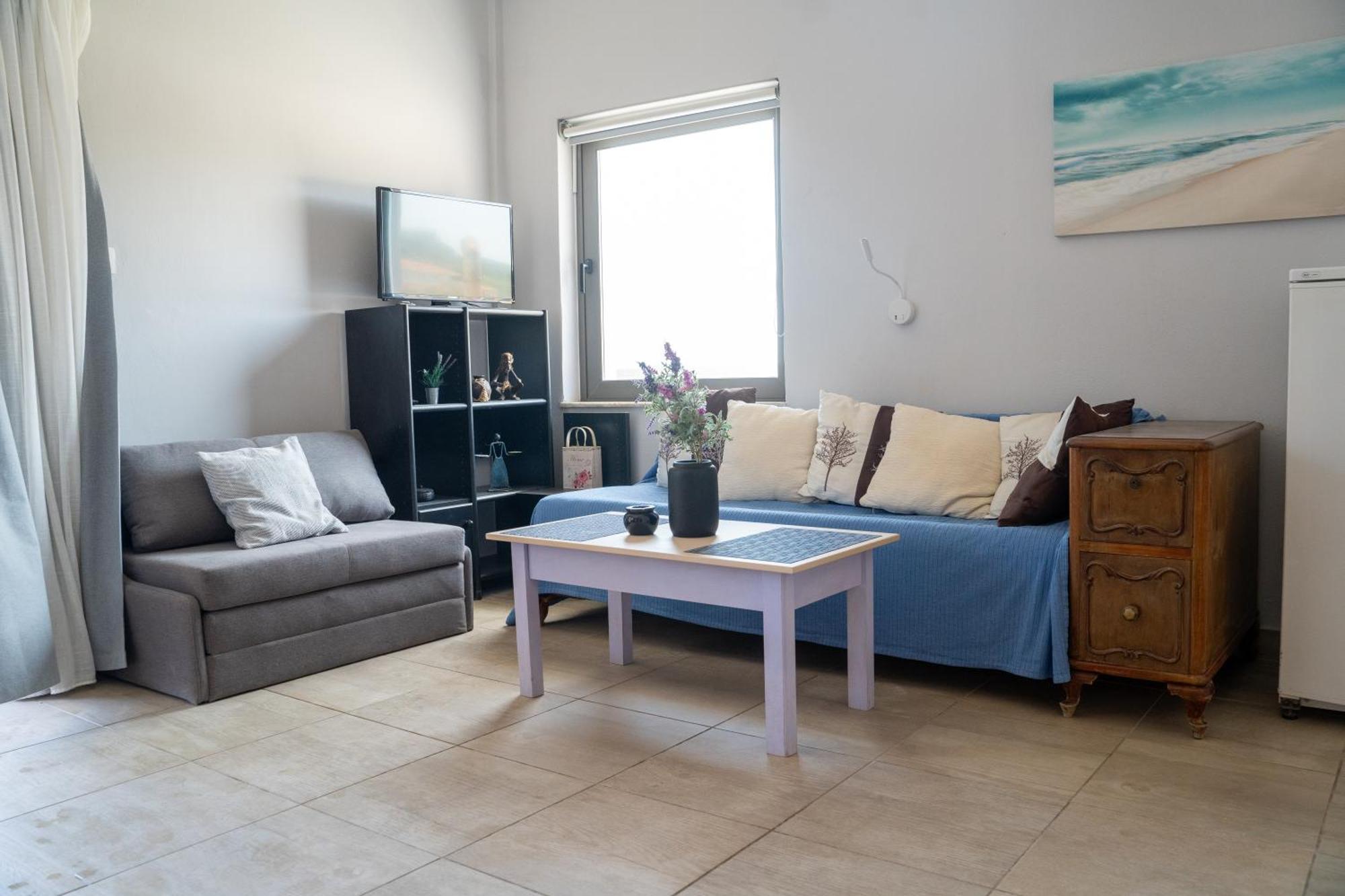 Nefeli Rooms Agia Marina エクステリア 写真