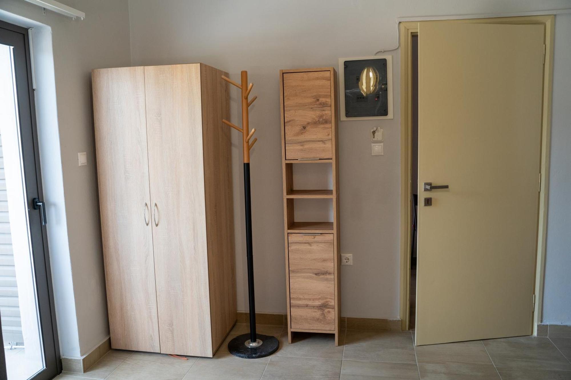 Nefeli Rooms Agia Marina エクステリア 写真