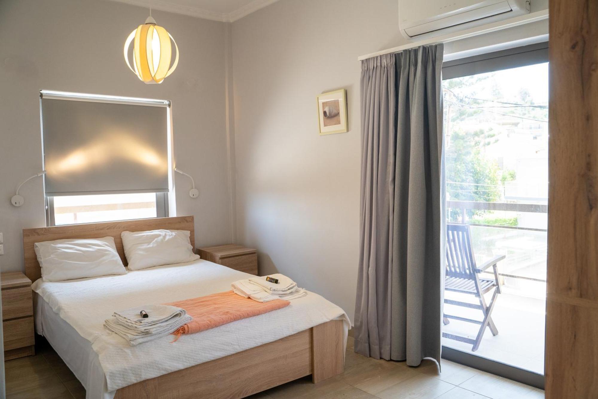 Nefeli Rooms Agia Marina エクステリア 写真